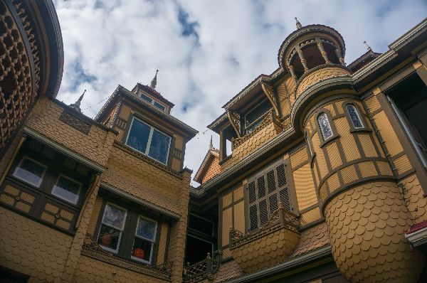 autumn-aquarius-winchester-mystery-house-2