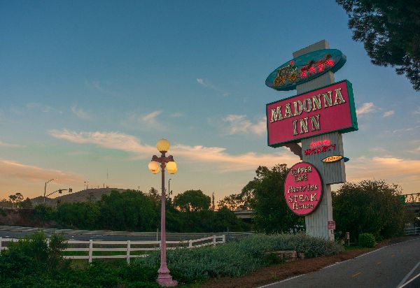 madonna-inn-autumn-aquarius-2