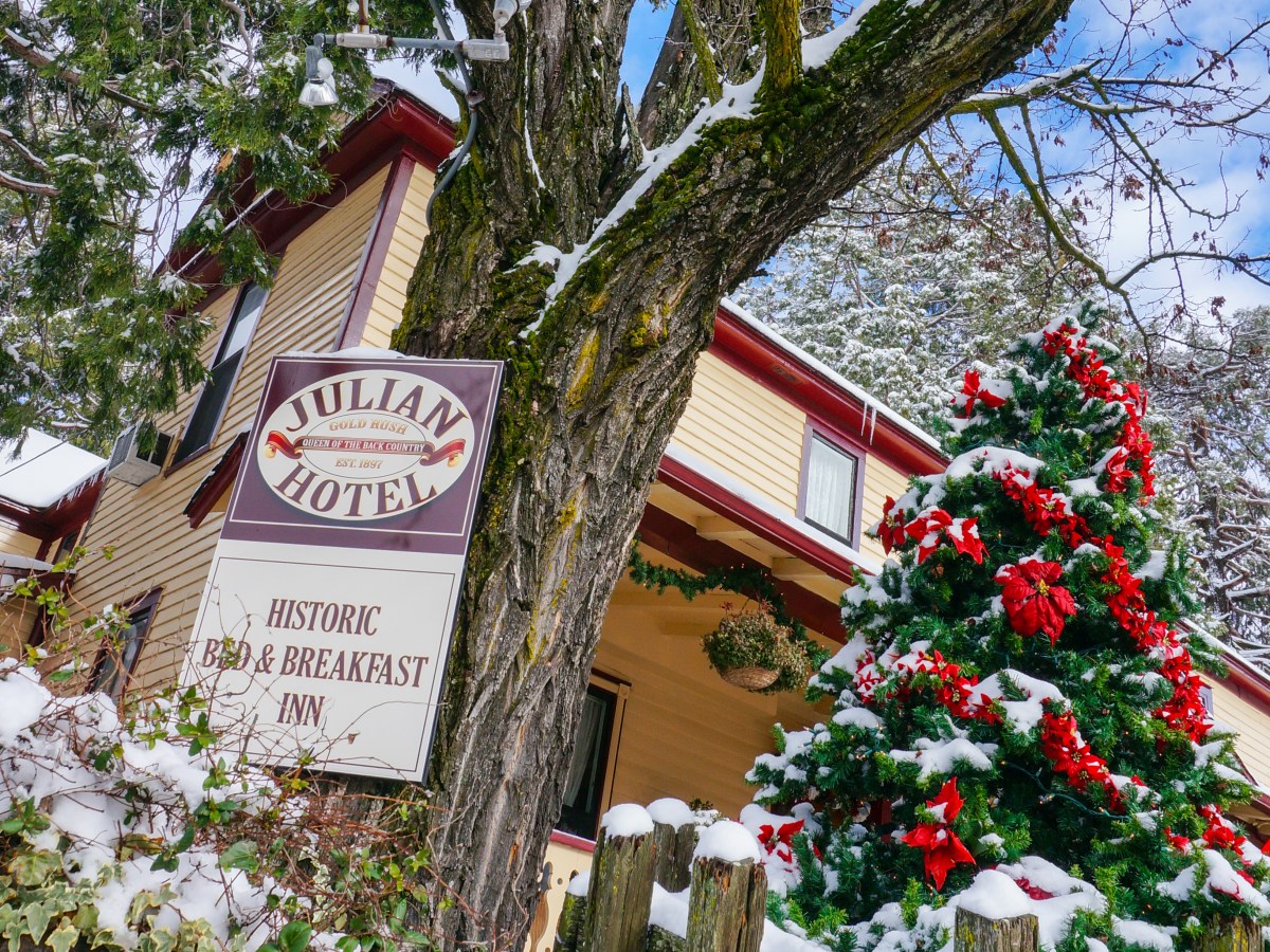 Christmas Night at Julian&nbsp;Hotel