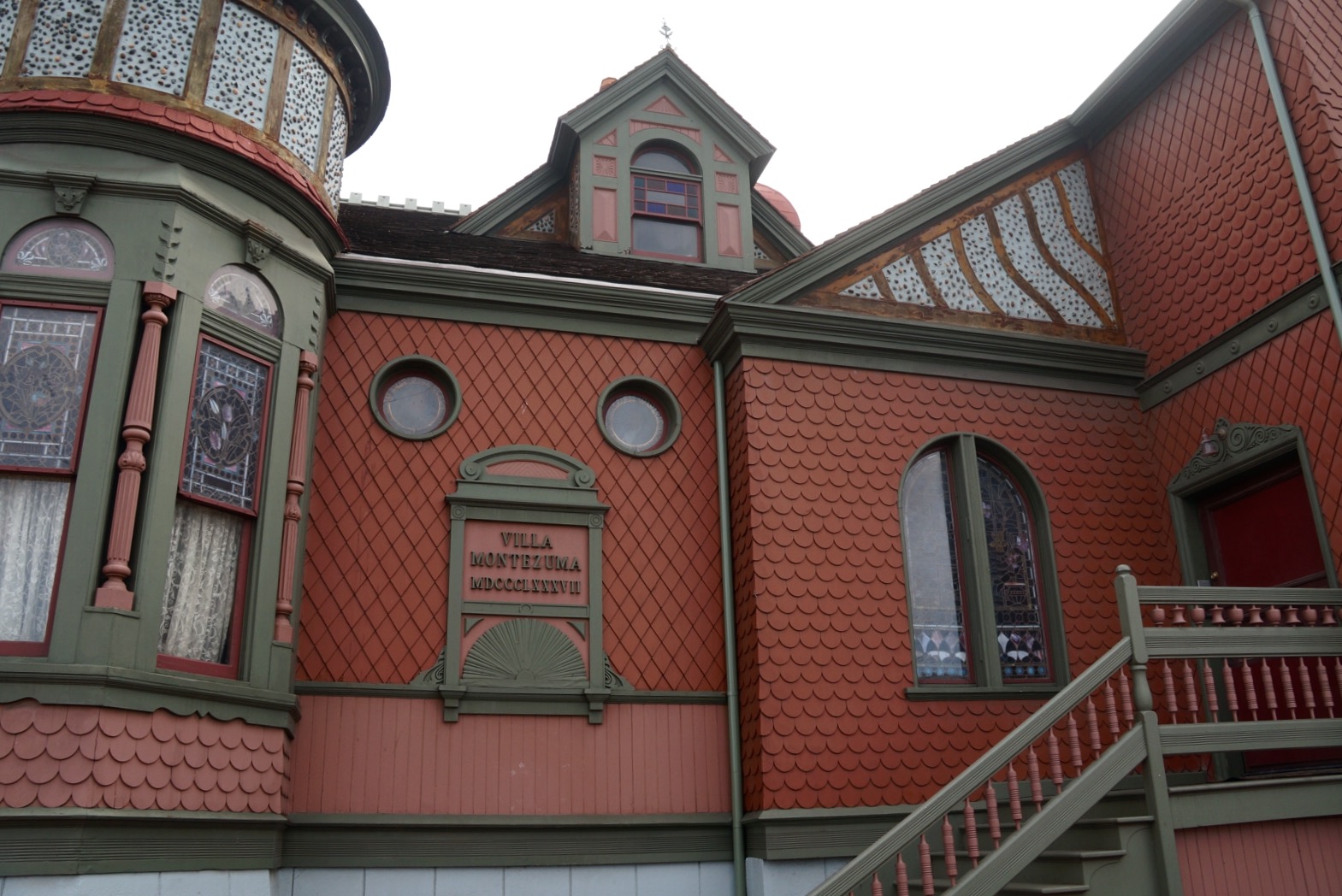 Autumn Aquarius Villa montezuma exterior